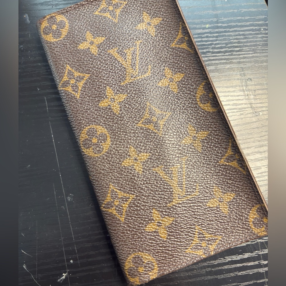 PRICE CUT Closet Clear Out!Louis Vuitton Monogram preloved billfold & card slots